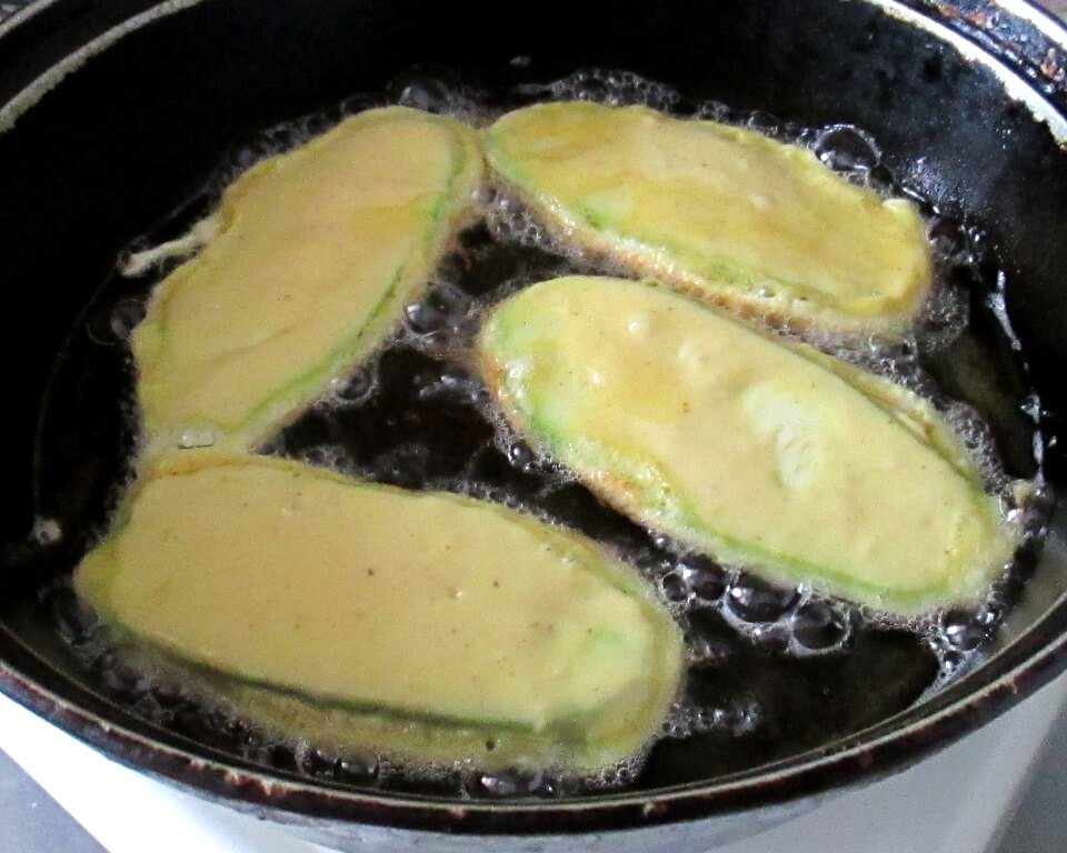 Кабачки в кляре на сковороде с чесноком рецепт с фото пошагово
